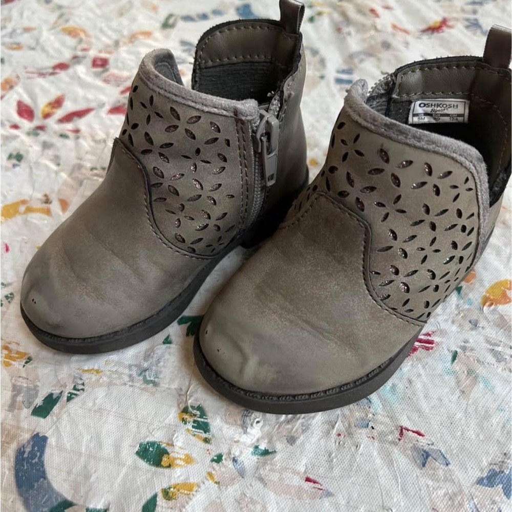 OshKosh B'gosh Kids Boots in Gray